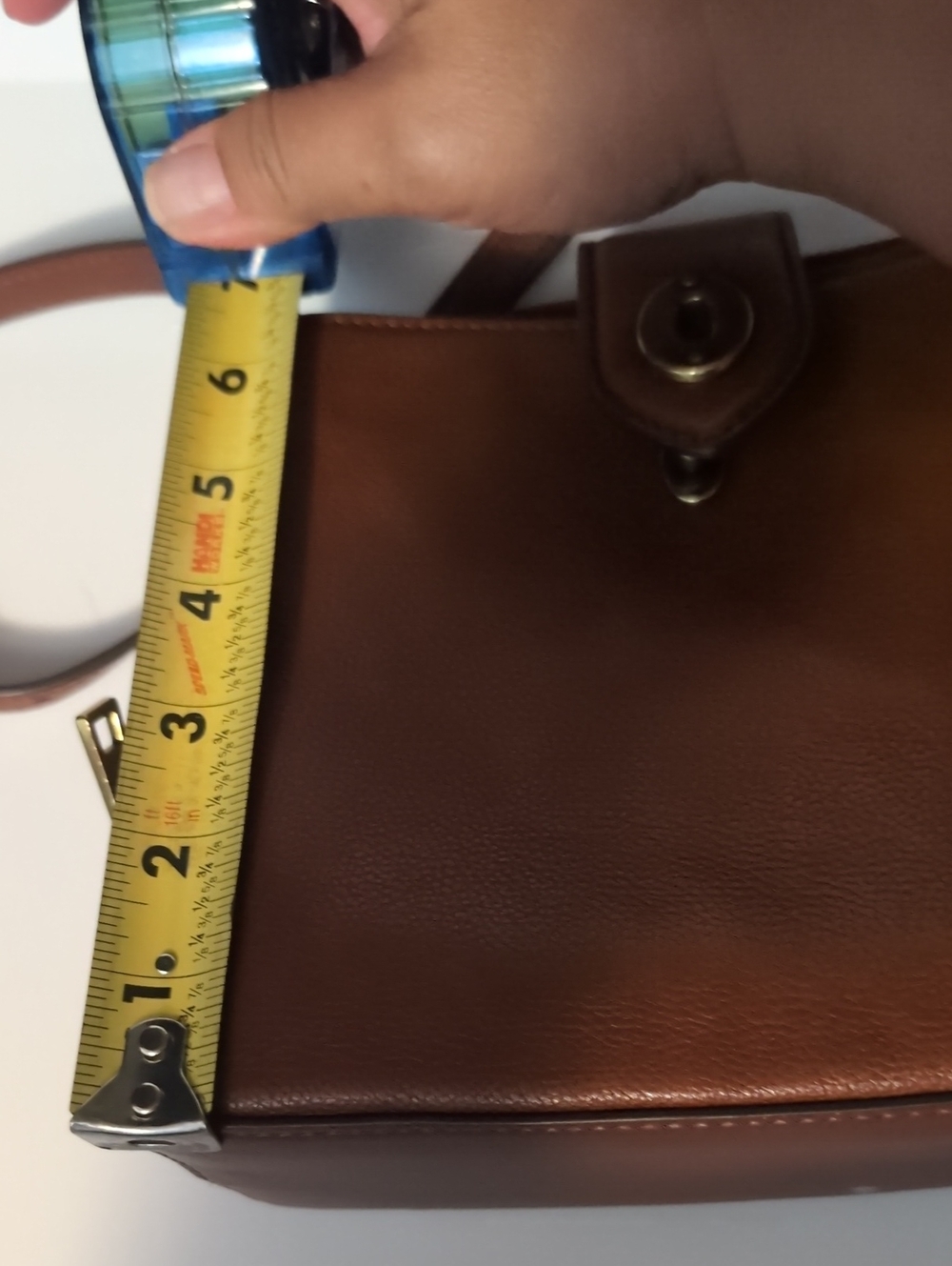 Fossil Lana Crossbody Leather Bag with Gold Accent - Picture 7 of 17